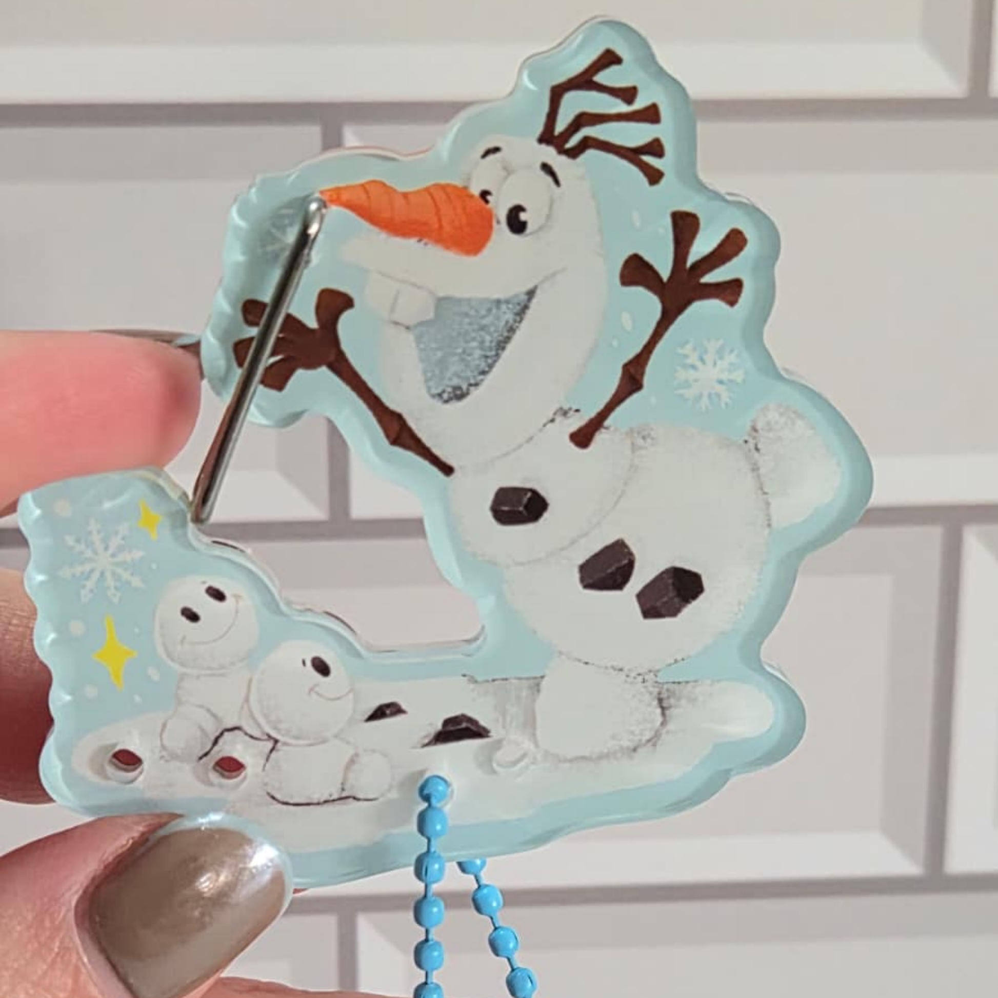 Olaf Frozen keychain size reference – lightweight Disney carabiner charm accessory