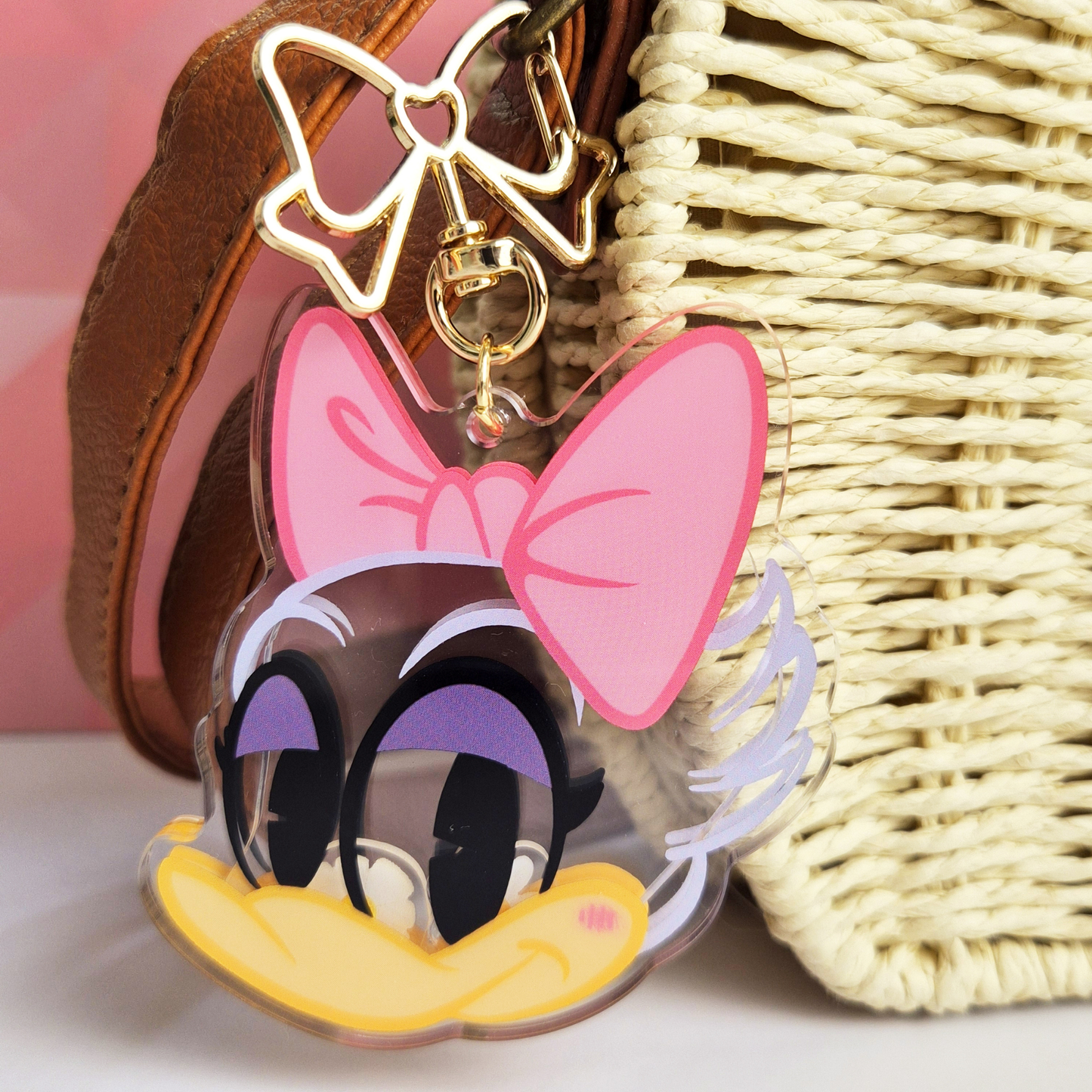 Daisy Duck shaker keychain rose gold bow clip detail close up