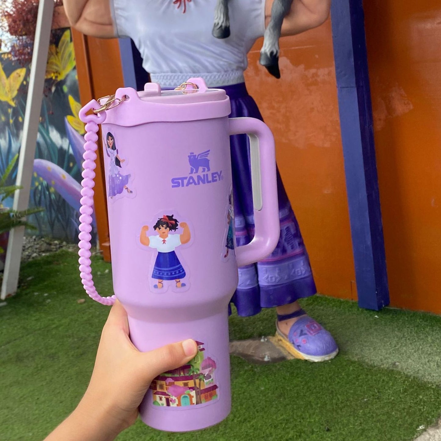 Encanto 40oz tumbler color options – Madrigal Disney bundle selection variants