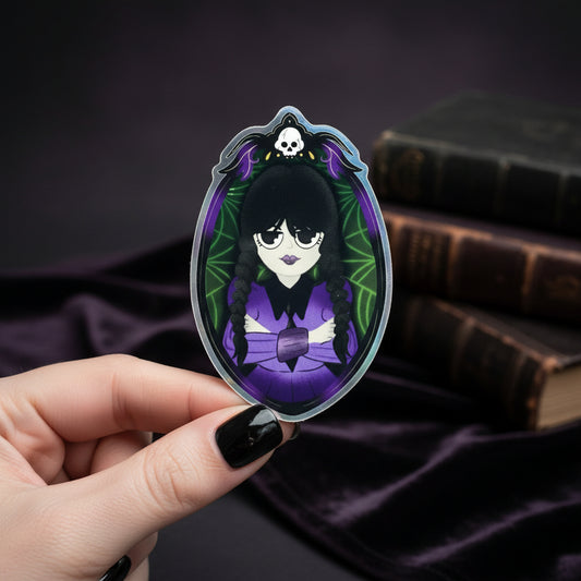 Illustration of Wednesday Addams with a purple dress and black hair, surrounded by ghosts and stars on a dark background.